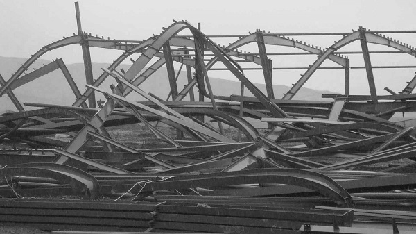 找到了，原來鋼結構框架倒塌的原因是這個