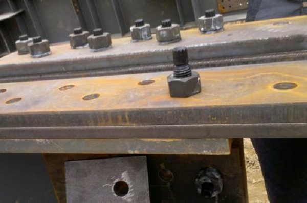 太原鋼結構工程施工高強度螺栓緊固后絲扣未外露